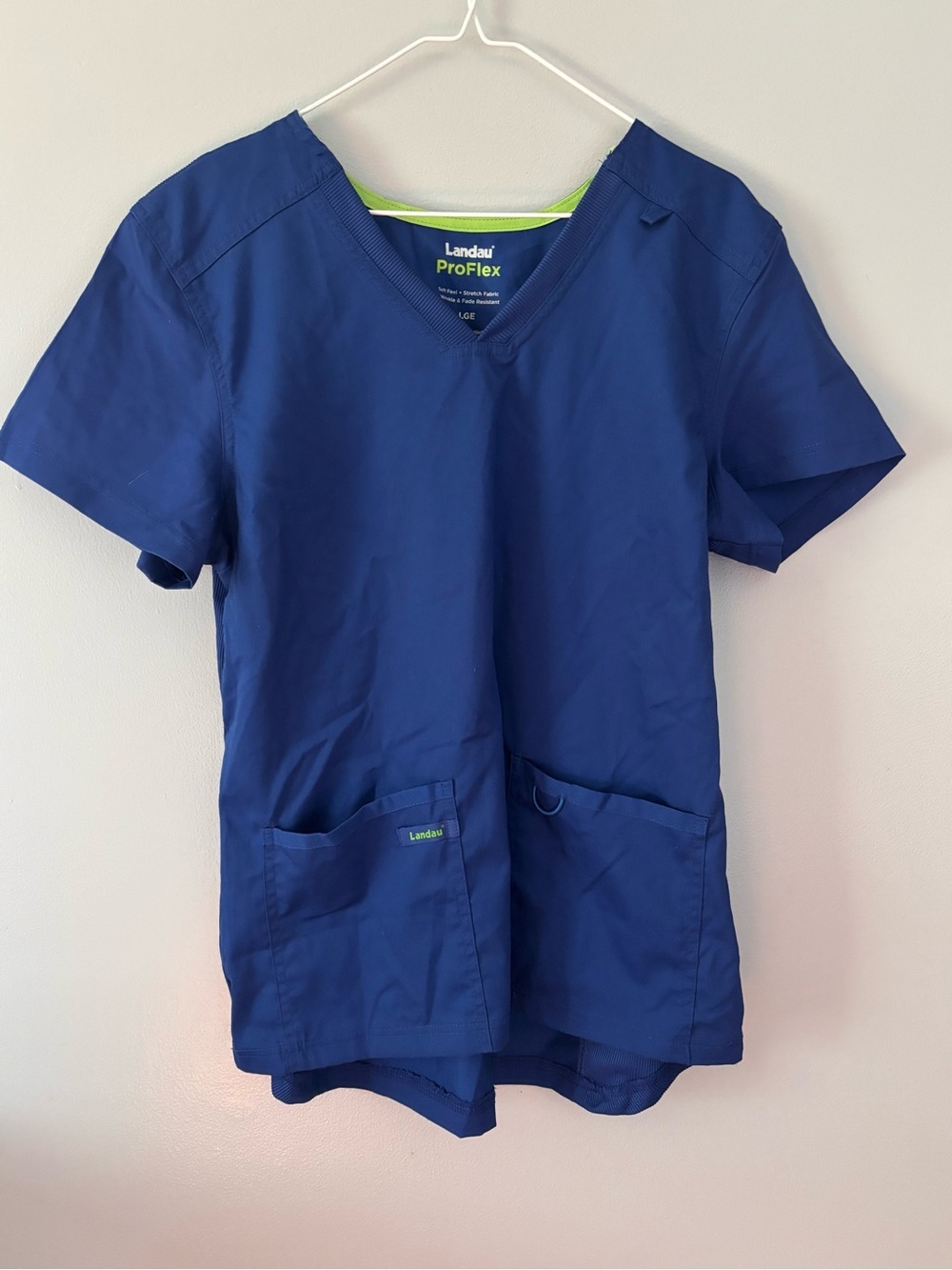 Landau Pro Flex Scrub Top. Large, Blue
Great condition. Modern fit.